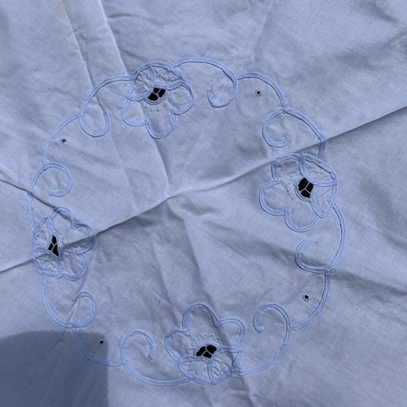 Table Cloths - Picture 3 of 6